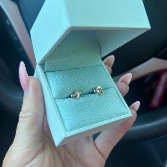 14k Gold XO Earrings NEVERWORN - Picture 4 of 6